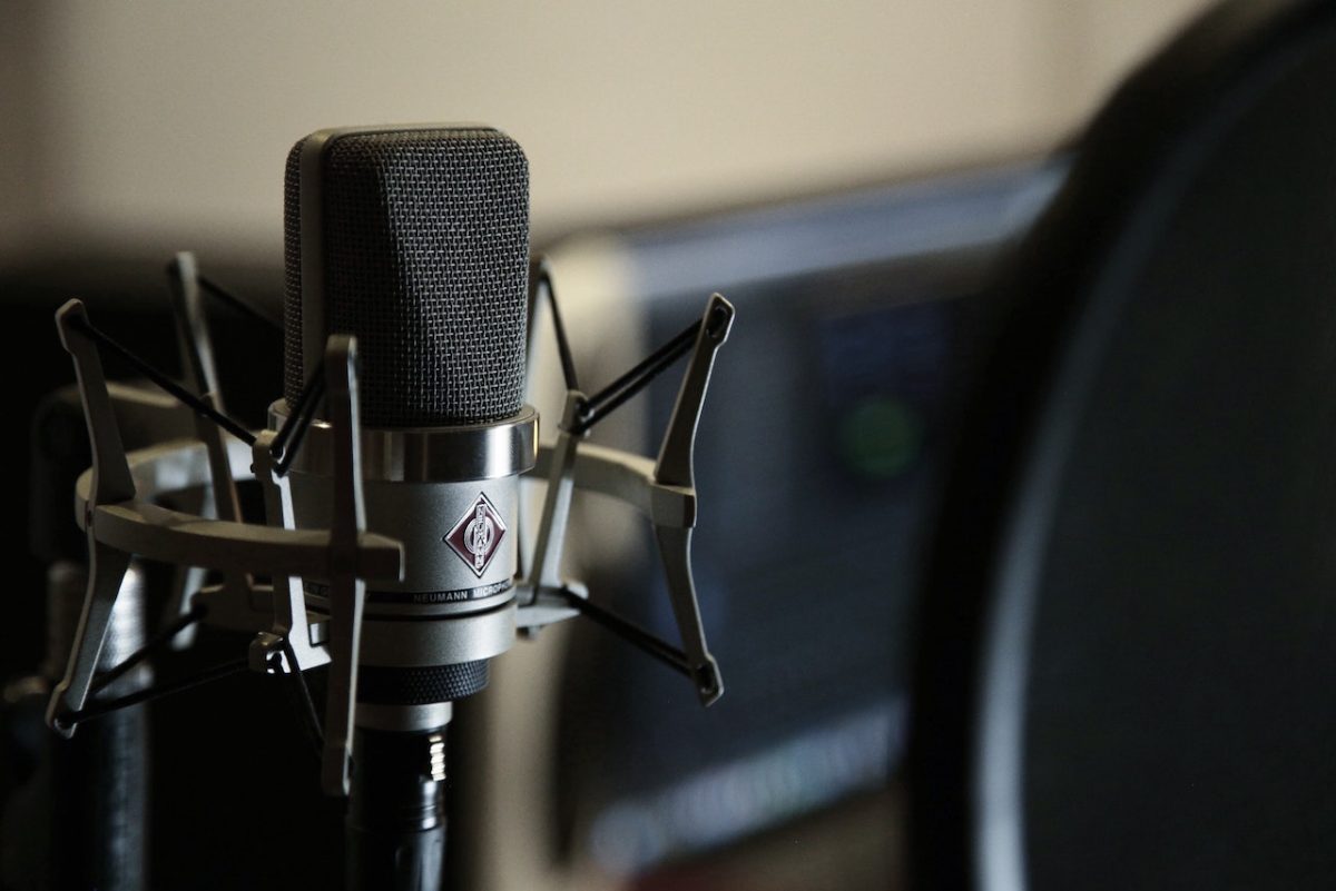 Image of black colored condenser microphone on a stand. Source: Amin Asbaghipour, Pexels