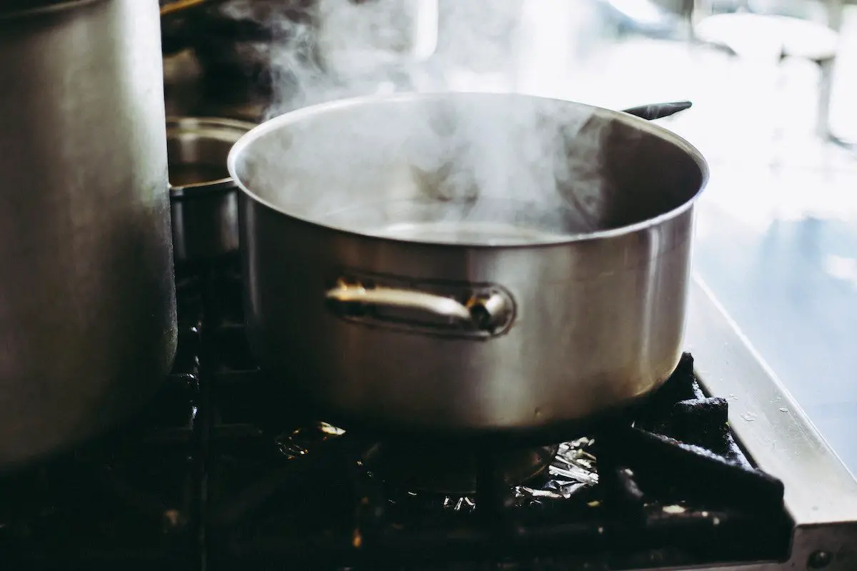 Image of boiling pot used to boil guitar and bass strings. Source: Michal Balog, Unsplash