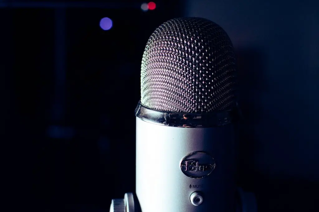Image of a gray blue yeti microphone. Source: brett sayles, pexels