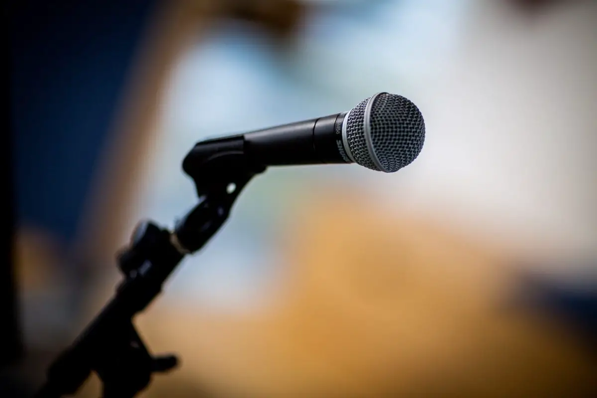 Image of a black colored shure sm58 microphone on a stand. Source: rene asmussen, pexels