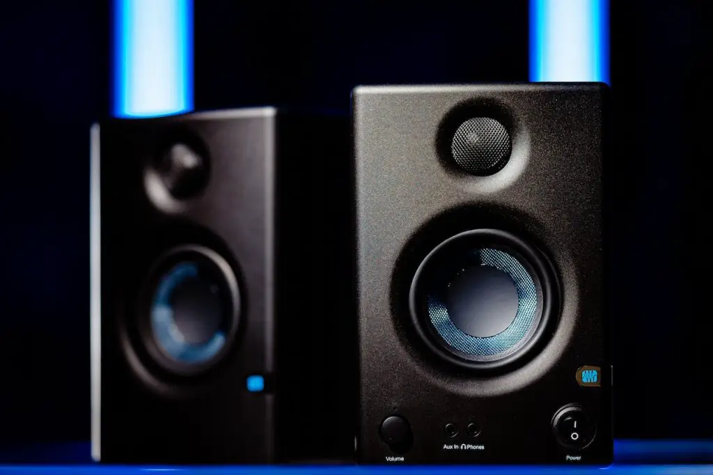 Image of a black colored speakers. Source: Rosen Genov, Pexels
