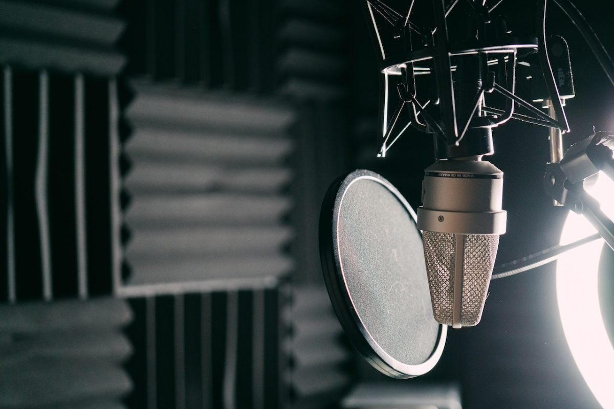 Image of a microphone with a pop filter. Source: jessica lewis creative, pexels