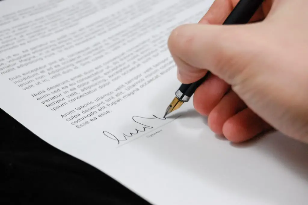 Image of someone signing legal documents. Source: pixabay