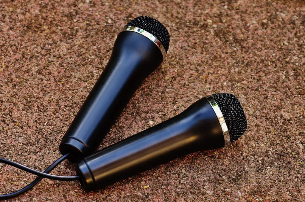 Image of two microphones used for karaoke singing. Source: pexels