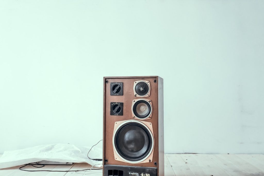 Image of a loudspeaker on the floor. Source: pexels
