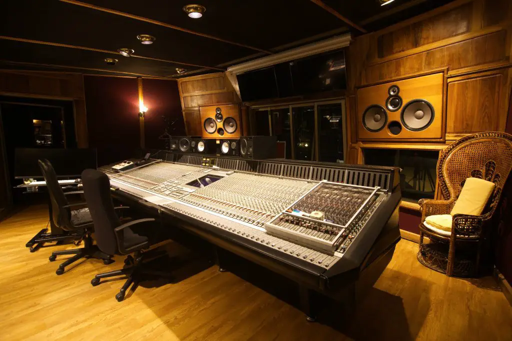 Image of a recording studio control room. Source: pexels