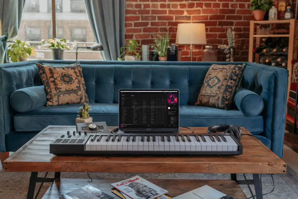 Image of a home studio with a keyboard on the table.
