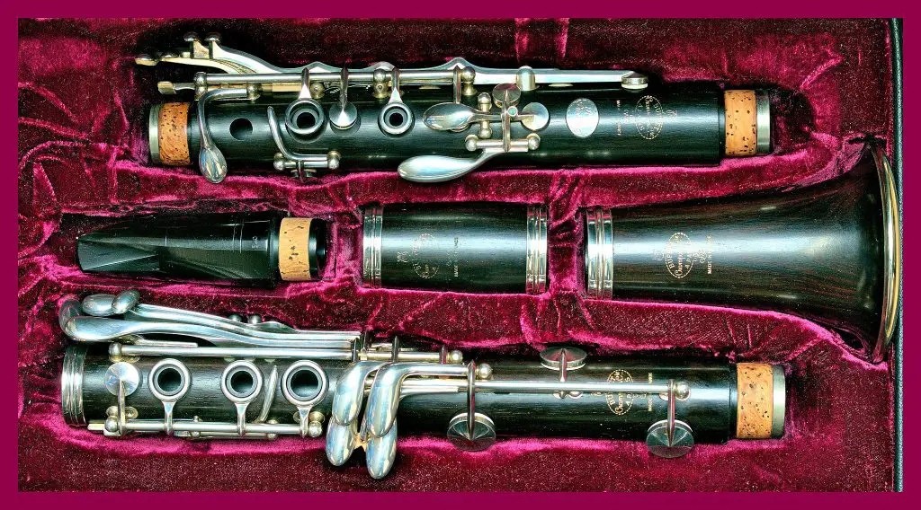 A clarinet in a storage case. Source: drkssn, wikicommons