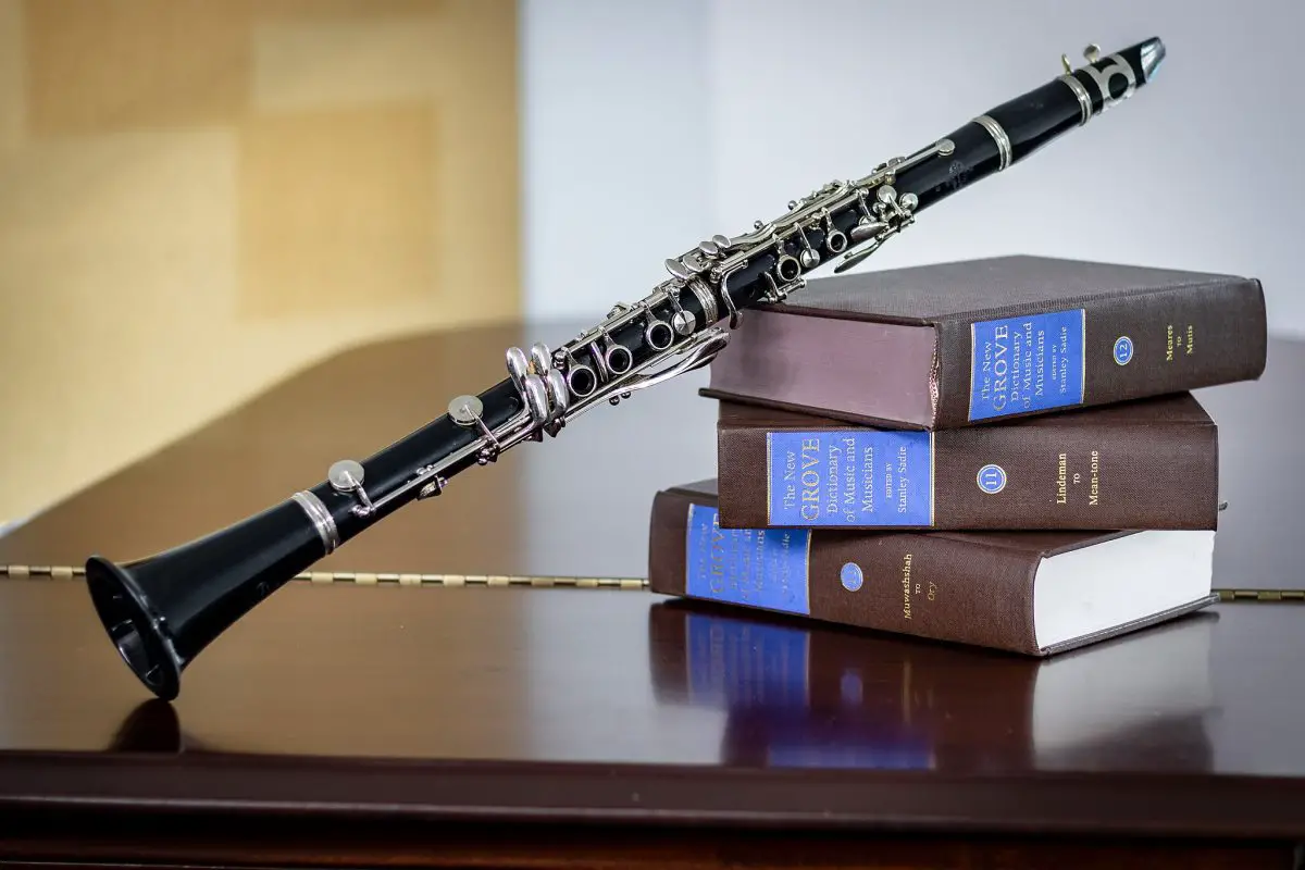 A clarinet leaning against a stack of books. Source: mark drummer, wikicommons