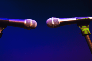 Image of an X/Y microphone setup with two microphones facing each other at a 90 degree angle
