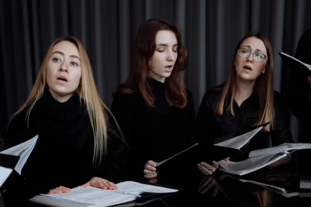Image of female singers in a choral pexels
