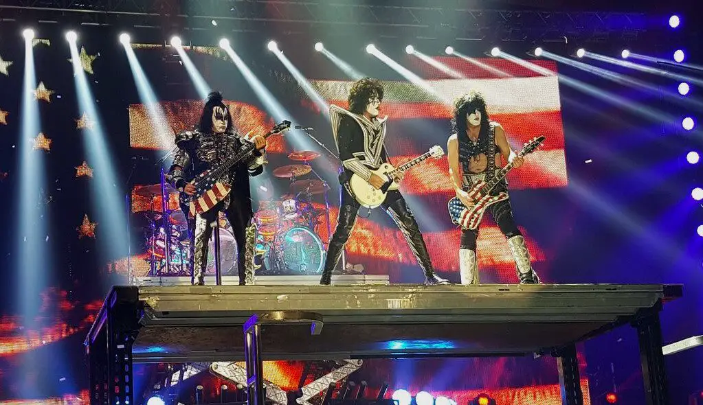 Image of the glam rock band kiss performing live. Source: unsplash