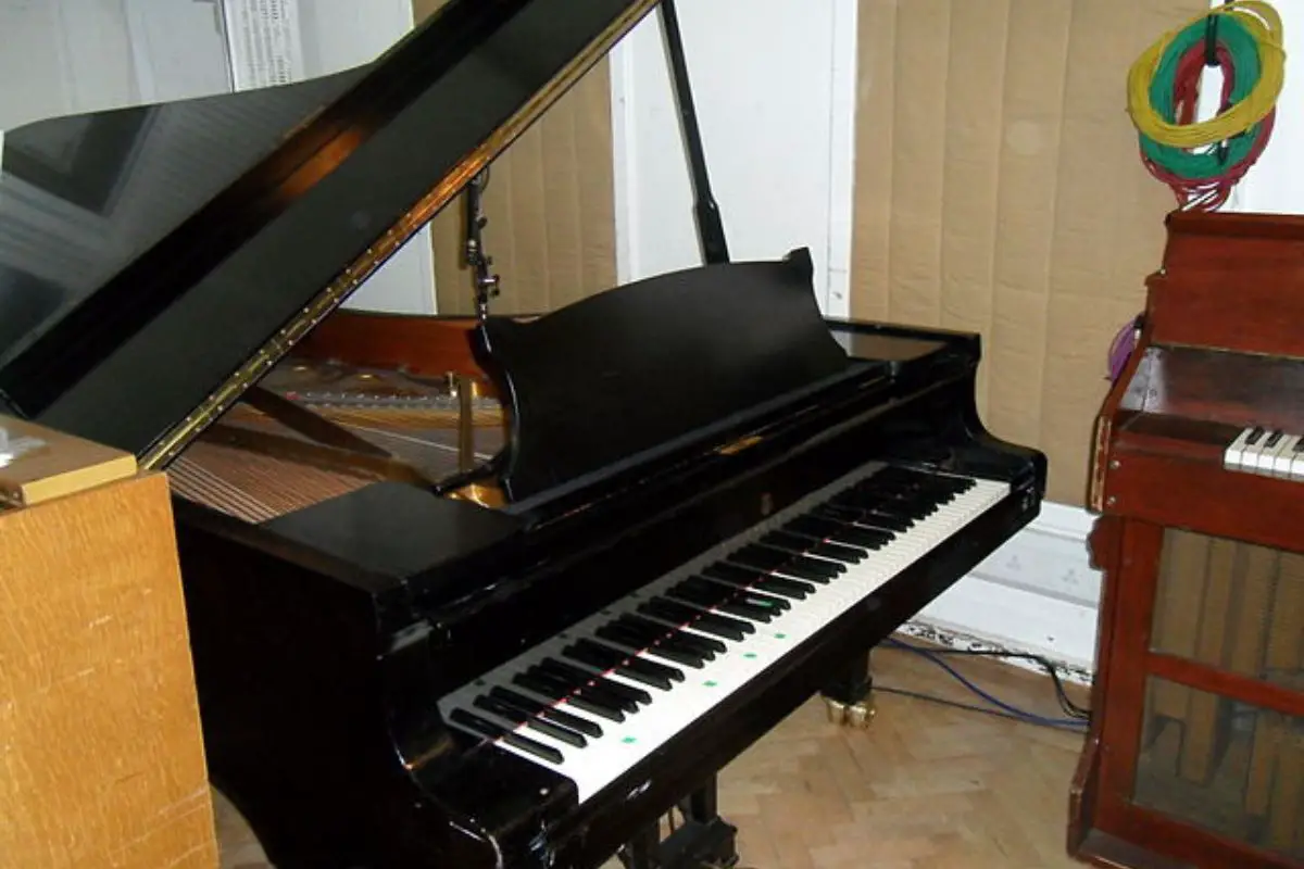 Image of a steinway grand piano.