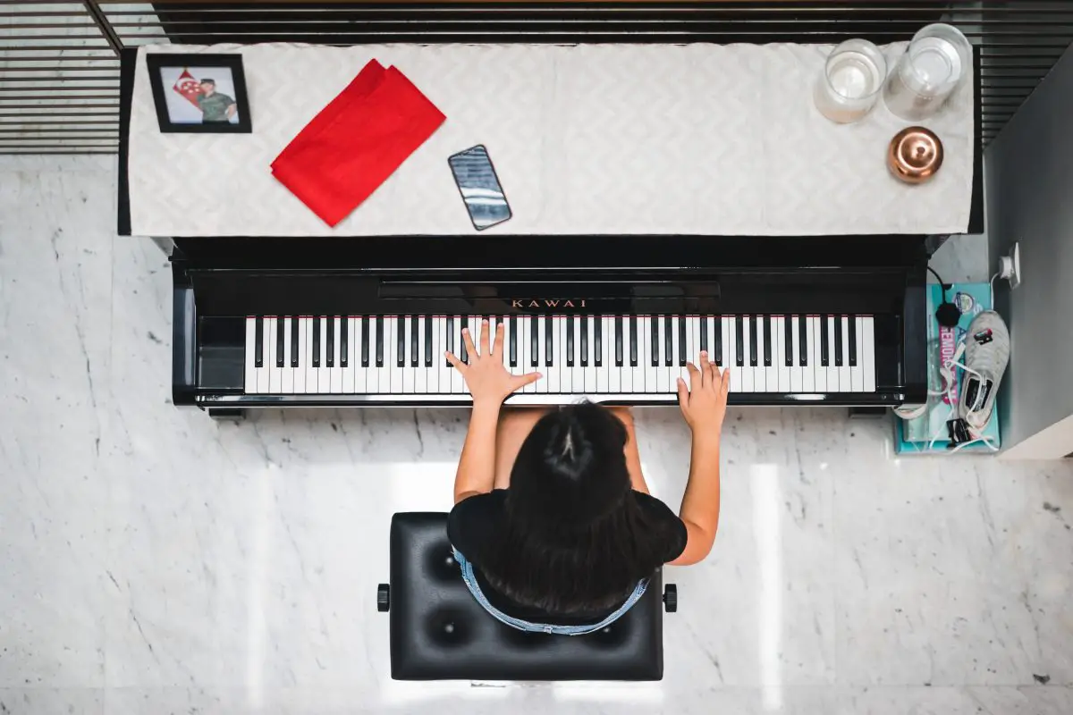 Image of a girl playing the grand piano.