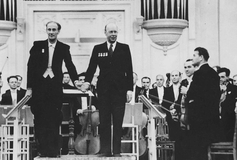 What is Neoclassicism in Music? Exploring its Impact on Modern Production