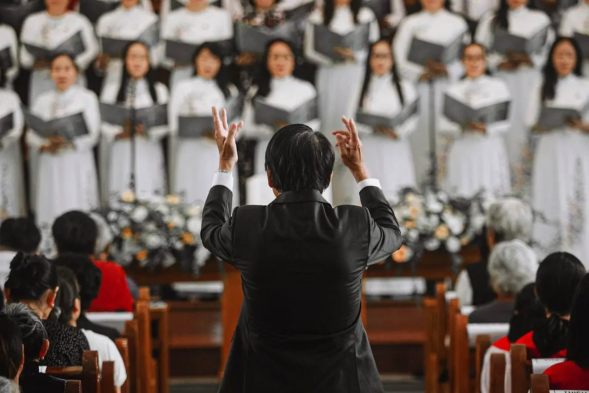 Image of an oratorio performed in a church. Source: pixabay