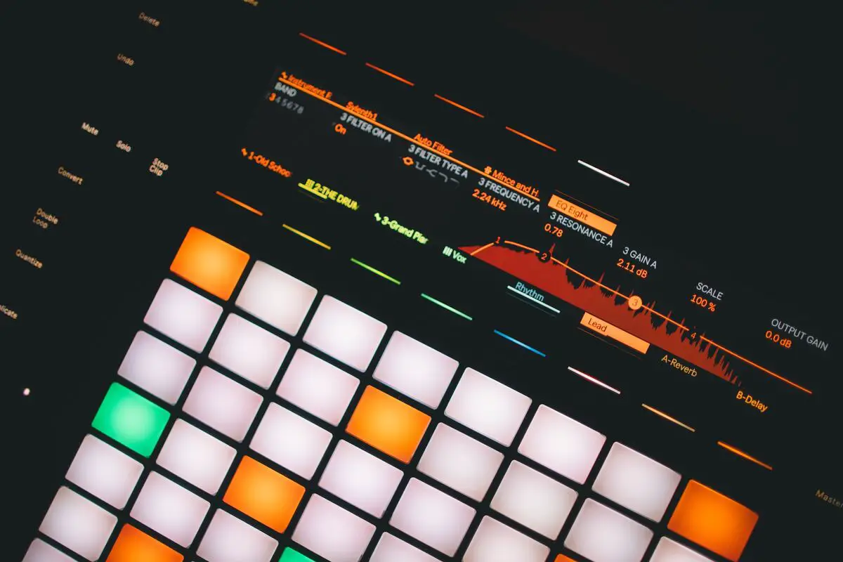 Image of audio frequency in ableton push 2. Source: unsplash