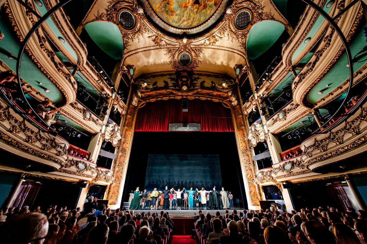 Image of opera performers in front of an audience. Source: pexels