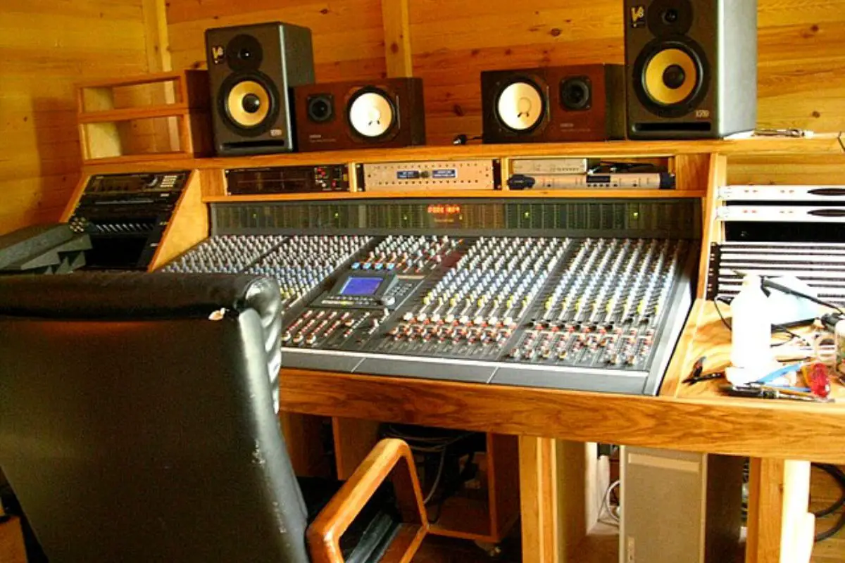 Image of a wooden audio room with audio devices in it.